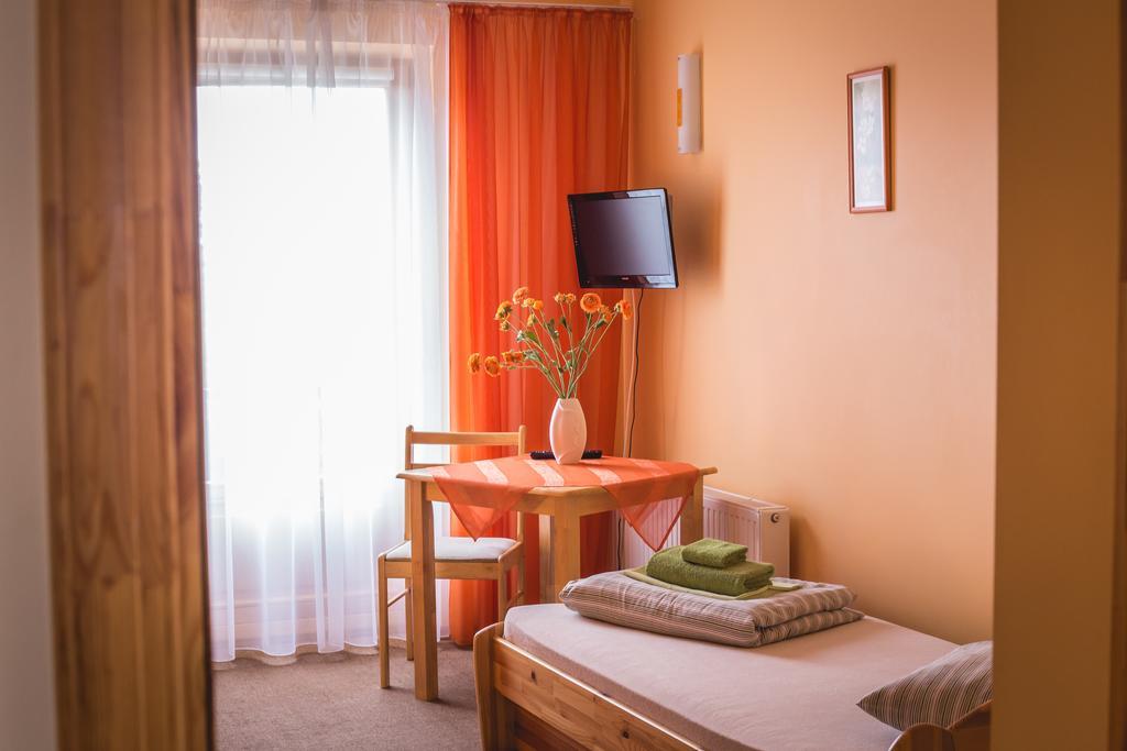 Viesu Maja Janis Hotel Madona Exterior photo
