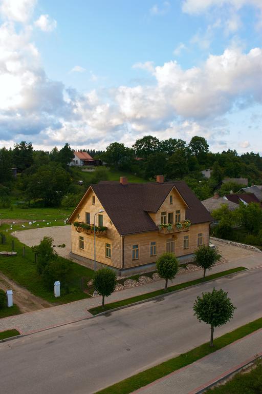 Viesu Maja Janis Hotel Madona Exterior photo