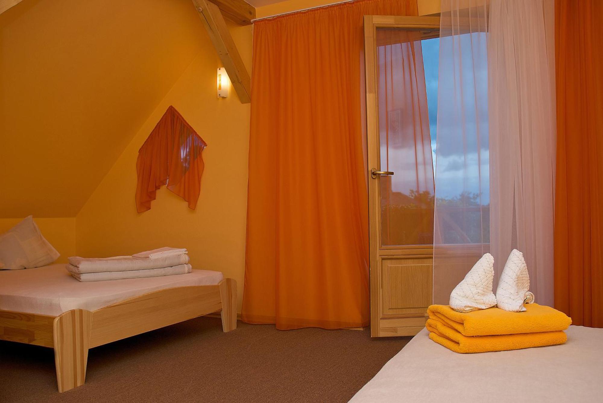 Viesu Maja Janis Hotel Madona Exterior photo